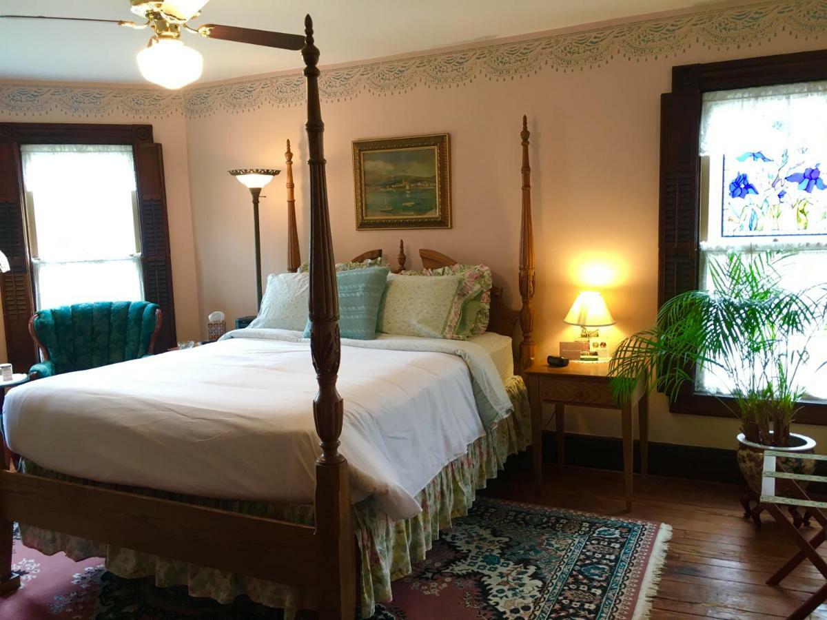 Trimmer House Bed And Breakfast Penn Yan Exterior photo
